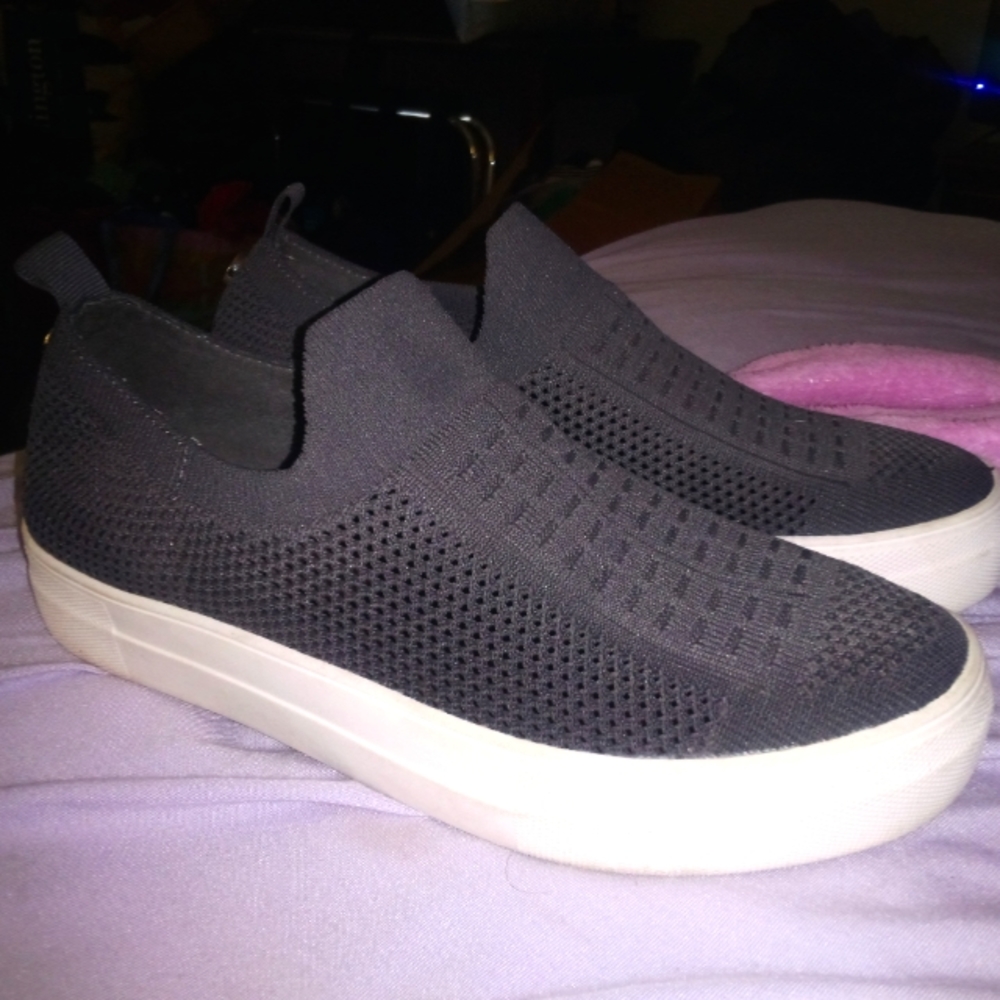 STEVE MADDEN SLIP ONS